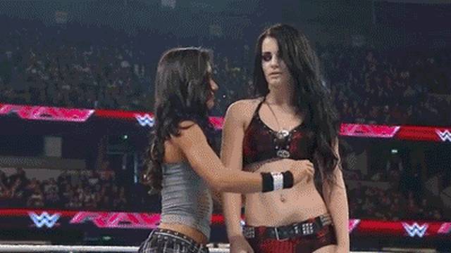 wwe-girls-kiss-chadhary